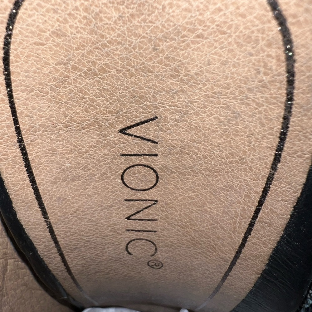 Vionic Black and White Snake Pattern Heels - Picture 6 of 6